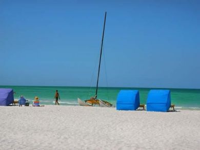 HOLMES BEACH 2 BEDROOM GROUND FLOOR CONDO